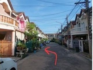Reihenhaus zum Kauf mit 2 Zimmer in Thung Khru, Bangkok