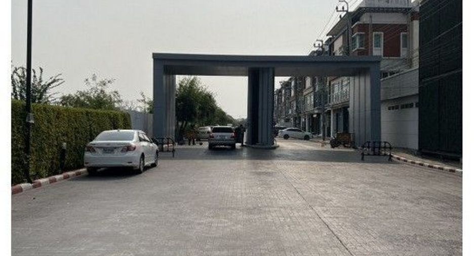 Продажа 3 спальни таунхаус в Лак Си, Бангкок