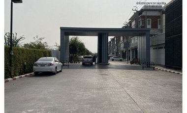 For sale 3 bedrooms townhouse in Lak Si, Bangkok