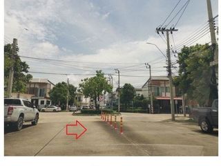 For sale 1 bed townhouse in Bang Khun Thian, Bangkok