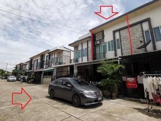 For sale 1 bed townhouse in Bang Khun Thian, Bangkok