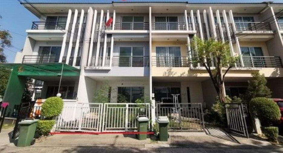 For sale 3 bedrooms townhouse in Bang Khun Thian, Bangkok