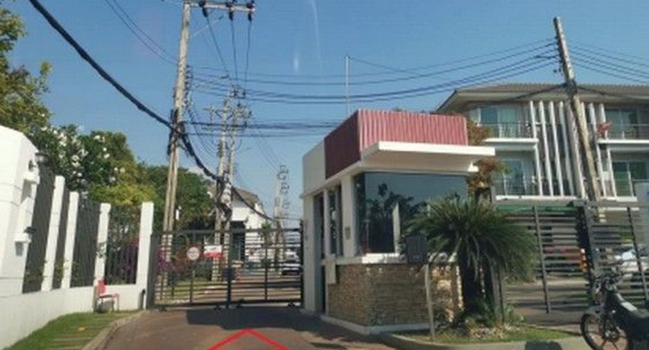 For sale 3 bedrooms townhouse in Bang Khun Thian, Bangkok