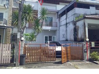 Casa adosada en venta de 3 habitaciones en Nong Chok, Bangkok