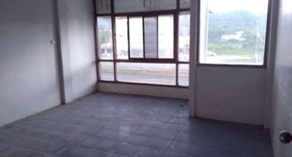 出售 3 卧室 商业空间 在 Khiri Rat Nikhom, 素叻