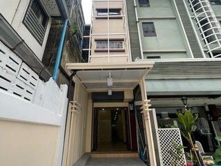 出租 1 卧室 商业空间 在 Bang Rak, 曼谷