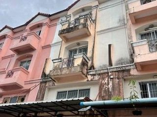 Аренда 2 спальни торговое помещение в Кхлонг Сам Ща, Бангкок