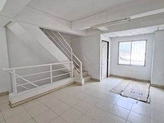 Аренда 2 спальни торговое помещение в Кхлонг Сам Ща, Бангкок