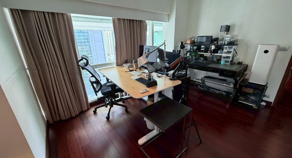 For rent 4 ベッドルーム condo in Khlong Toei, Bangkok