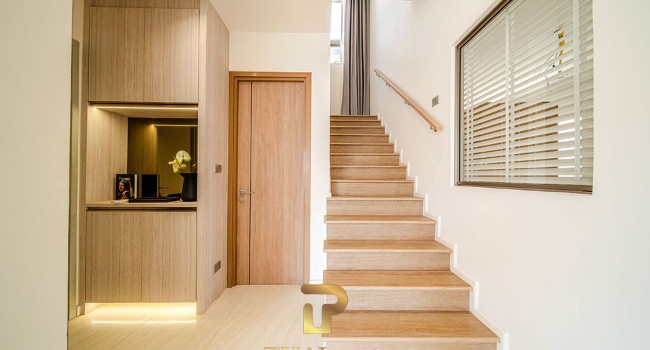 For sale 4 bedrooms house in East Pattaya, Pattaya
