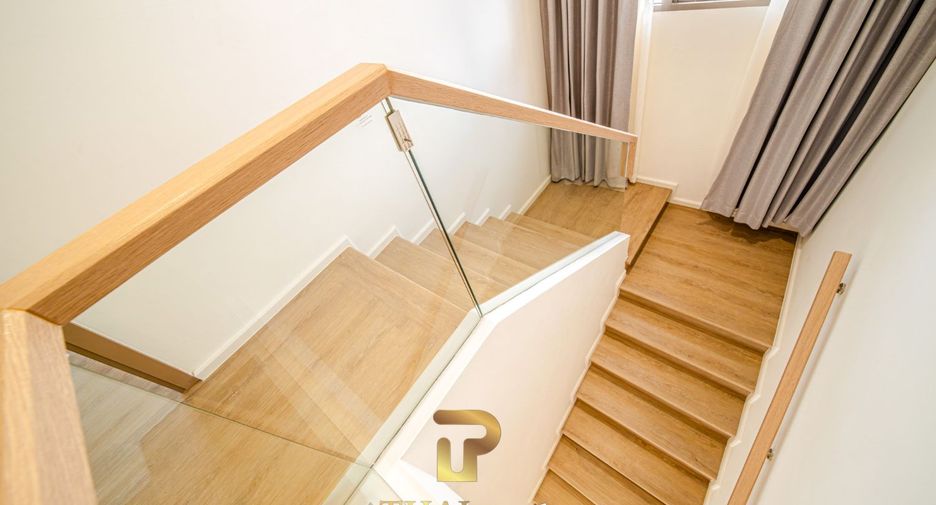For sale 4 bedrooms house in East Pattaya, Pattaya