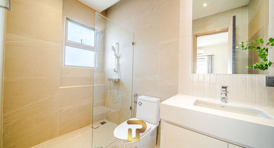 For sale 4 bedrooms house in East Pattaya, Pattaya