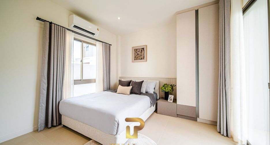 For sale 4 bedrooms house in East Pattaya, Pattaya
