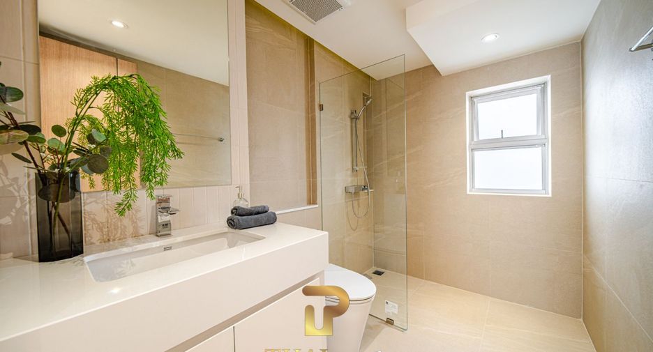 For sale 4 bedrooms house in East Pattaya, Pattaya