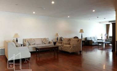 For rent 3 bedrooms apartment in Khlong Toei, Bangkok