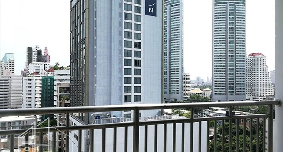 Condo en alquiler de 3 habitaciones en Khlong Toei, Bangkok