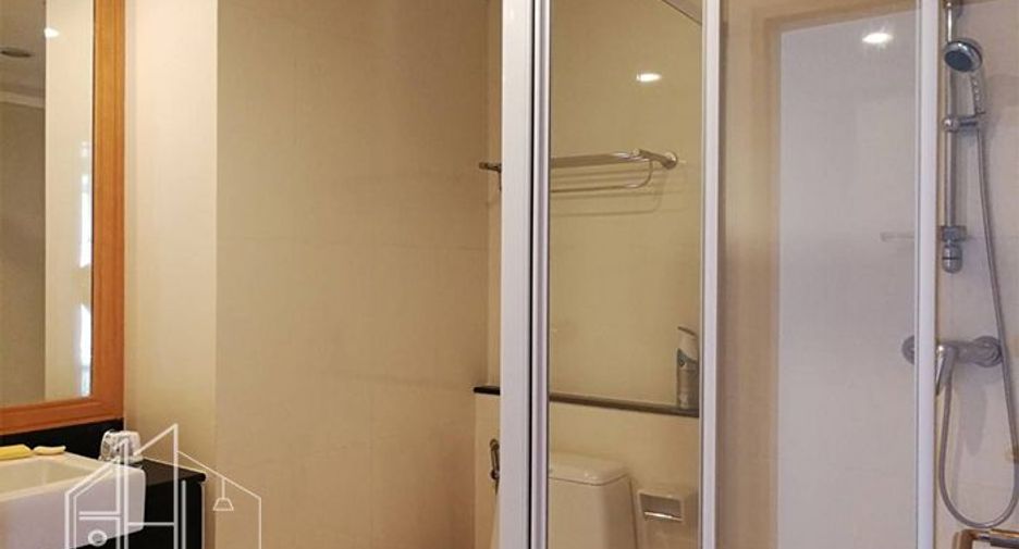 Condo en alquiler de 3 habitaciones en Khlong Toei, Bangkok
