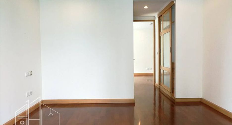 Condo en alquiler de 3 habitaciones en Khlong Toei, Bangkok