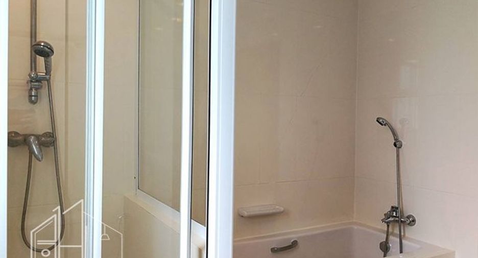 Condo en alquiler de 3 habitaciones en Khlong Toei, Bangkok