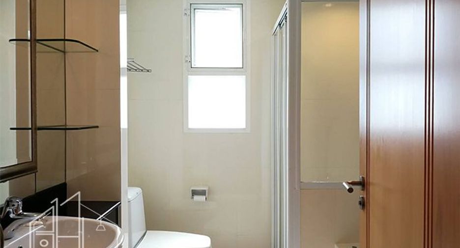 Condo en alquiler de 3 habitaciones en Khlong Toei, Bangkok