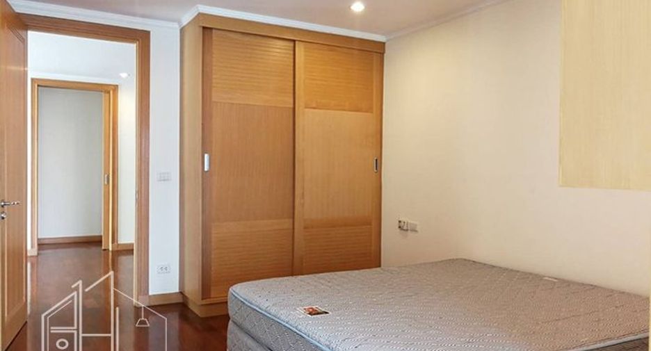 Condo en alquiler de 3 habitaciones en Khlong Toei, Bangkok