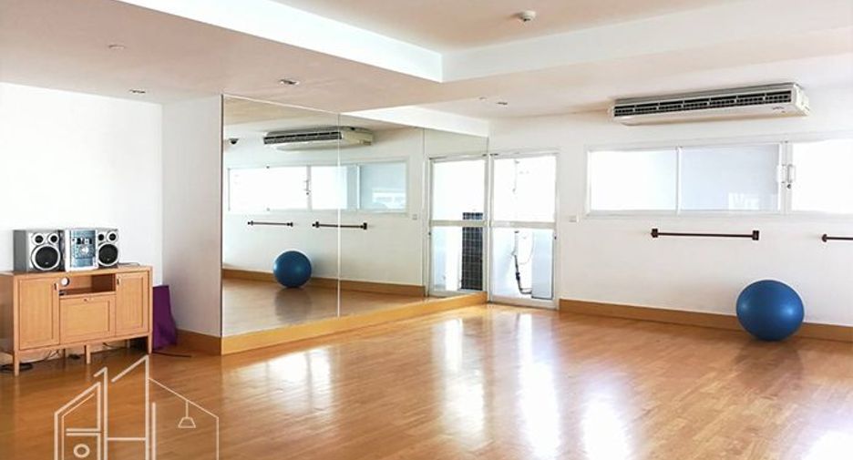 Condo en alquiler de 3 habitaciones en Khlong Toei, Bangkok