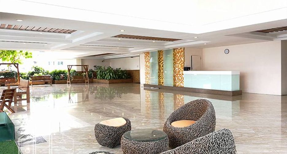 Condo en alquiler de 3 habitaciones en Khlong Toei, Bangkok