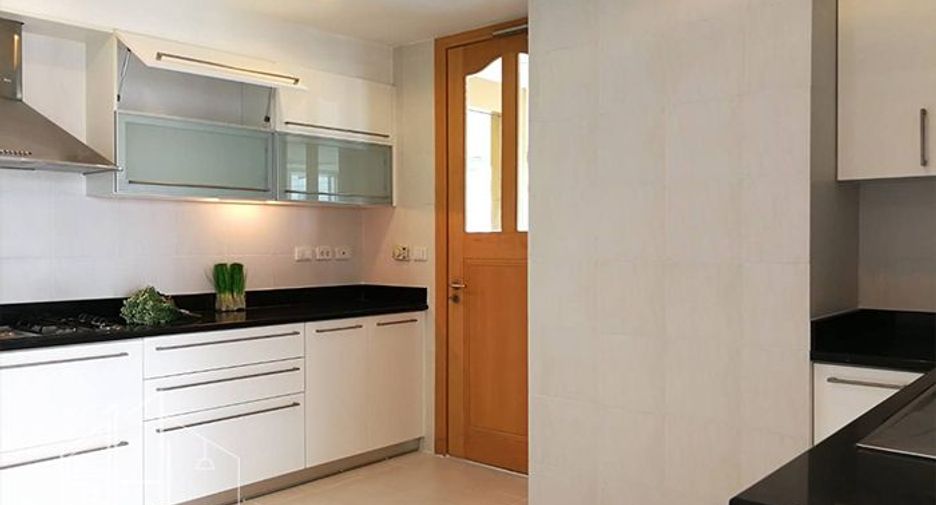 Condo en alquiler de 3 habitaciones en Khlong Toei, Bangkok