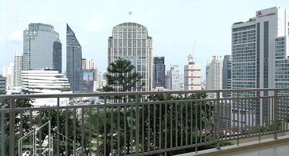 Condo en alquiler de 3 habitaciones en Khlong Toei, Bangkok