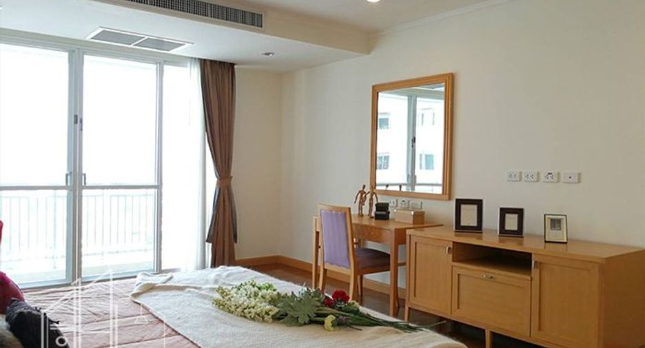 Condo en alquiler de 3 habitaciones en Khlong Toei, Bangkok