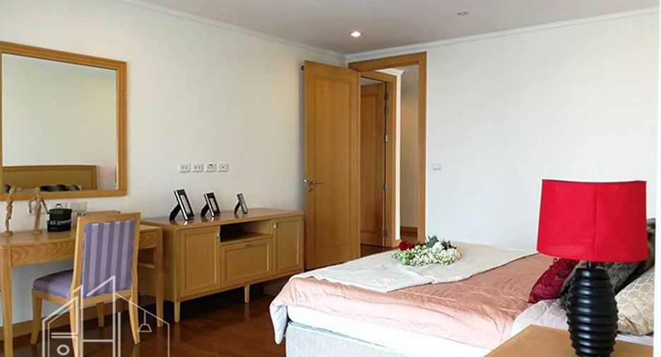 Condo en alquiler de 3 habitaciones en Khlong Toei, Bangkok