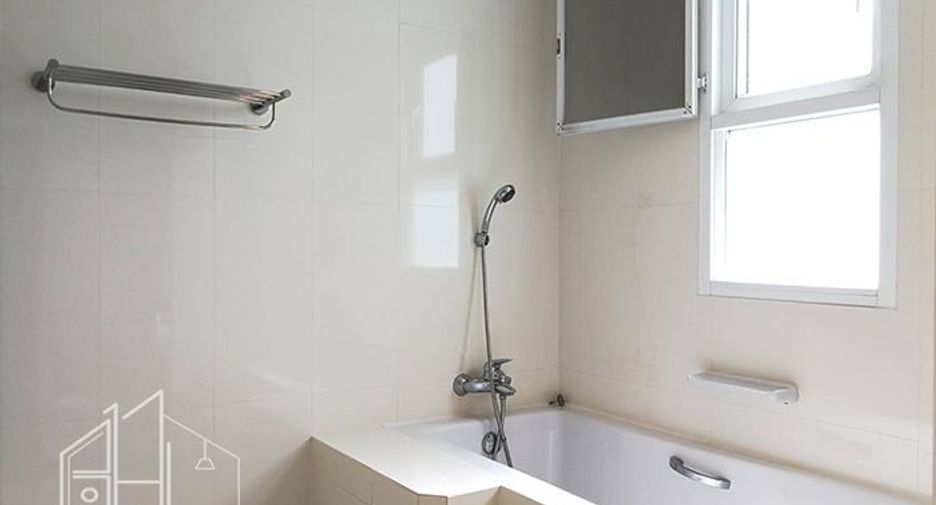 Condo en alquiler de 3 habitaciones en Khlong Toei, Bangkok