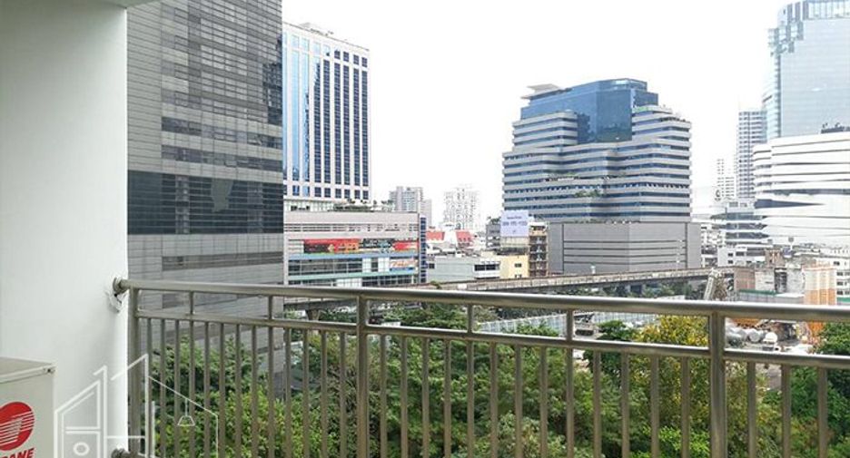 Condo en alquiler de 3 habitaciones en Khlong Toei, Bangkok