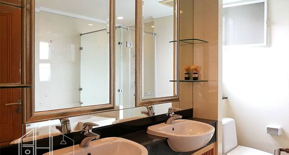 Condo en alquiler de 3 habitaciones en Khlong Toei, Bangkok