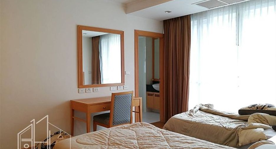 Condo en alquiler de 3 habitaciones en Khlong Toei, Bangkok