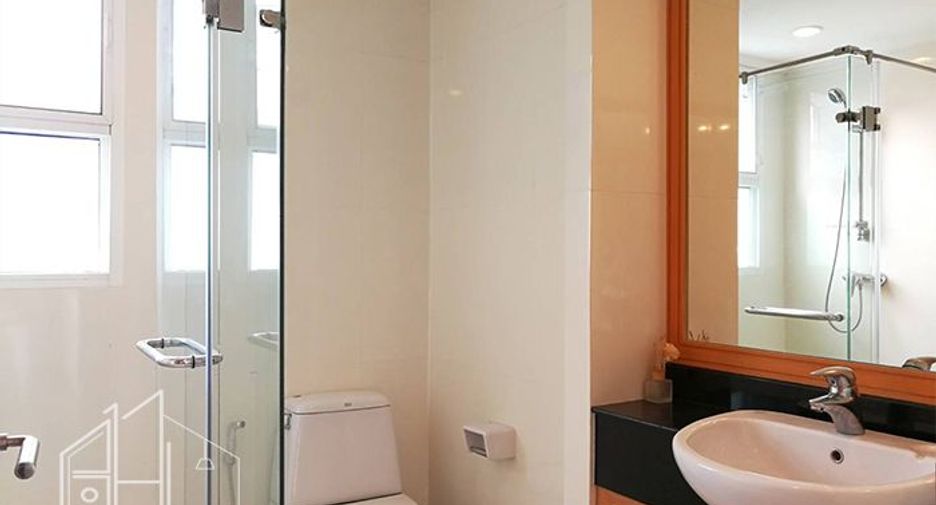 Condo en alquiler de 3 habitaciones en Khlong Toei, Bangkok