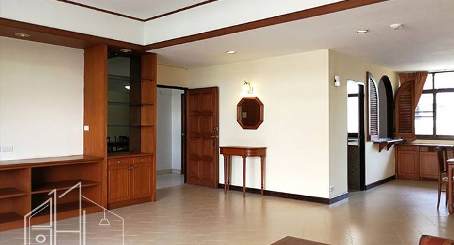 For rent 2 bedrooms apartment in Watthana, Bangkok