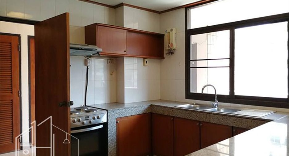 For rent 2 bedrooms apartment in Watthana, Bangkok
