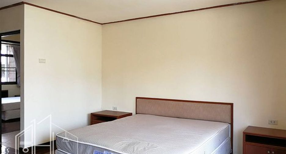 For rent 2 bedrooms apartment in Watthana, Bangkok
