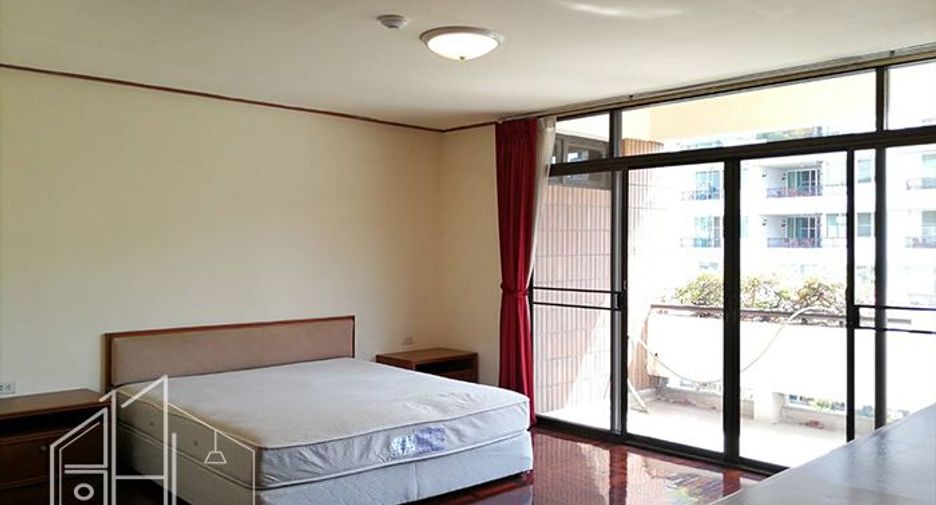 For rent 2 bedrooms apartment in Watthana, Bangkok