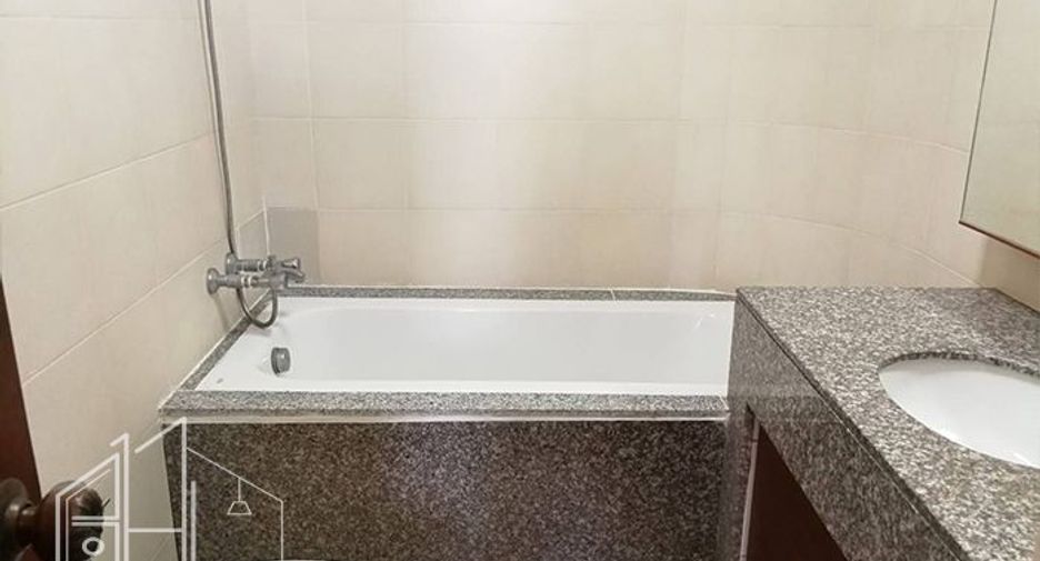 For rent 2 bedrooms apartment in Watthana, Bangkok