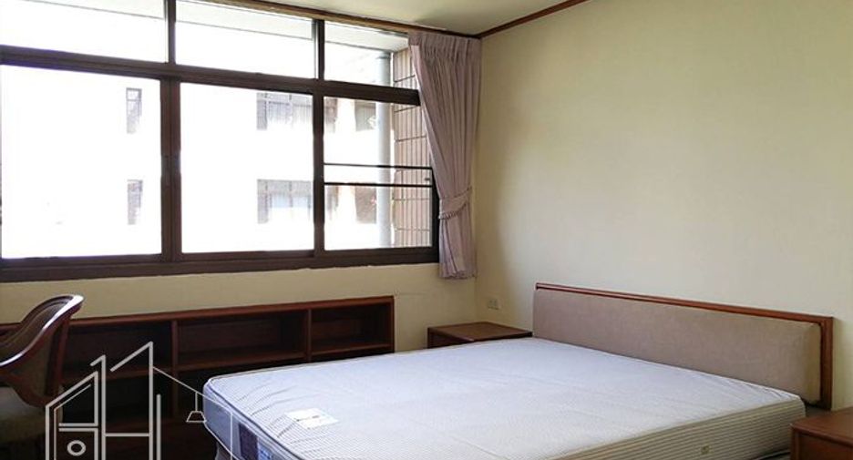 For rent 2 bedrooms apartment in Watthana, Bangkok