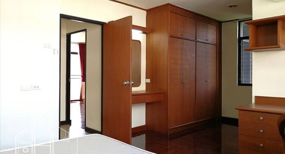 For rent 2 bedrooms apartment in Watthana, Bangkok