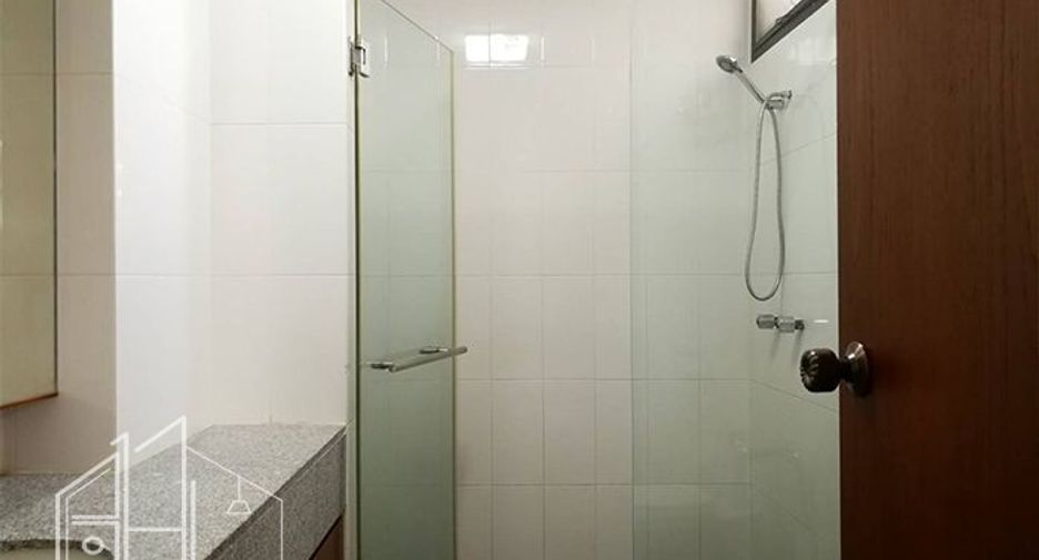For rent 2 bedrooms apartment in Watthana, Bangkok