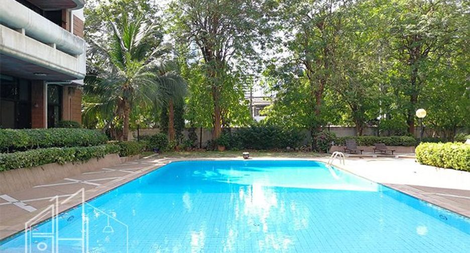 For rent 2 bedrooms apartment in Watthana, Bangkok