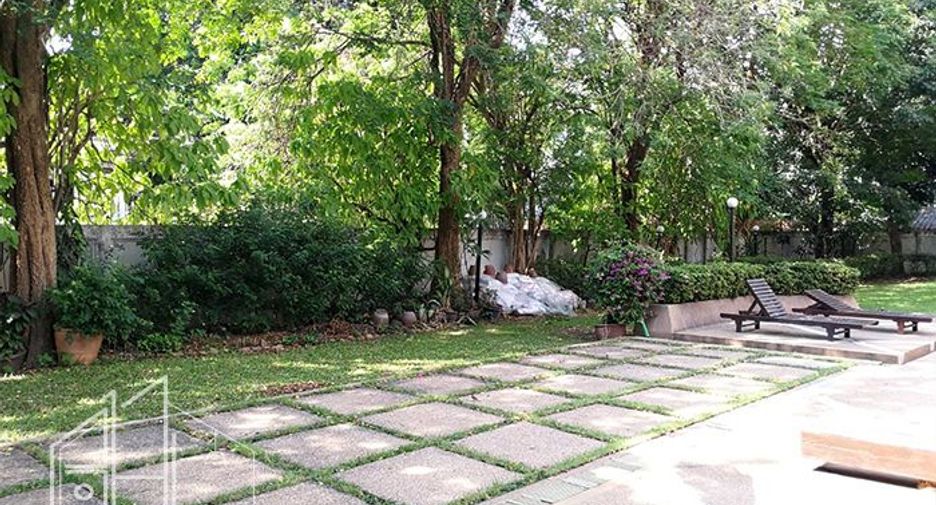 For rent 2 bedrooms apartment in Watthana, Bangkok