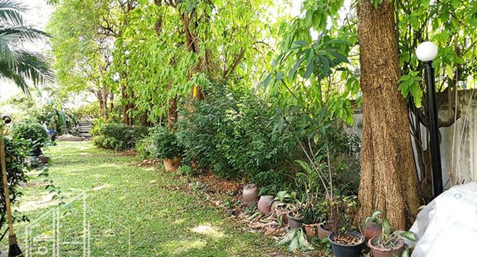 For rent 2 bedrooms apartment in Watthana, Bangkok