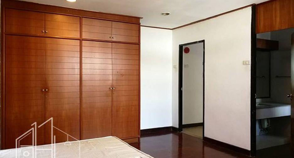 For rent 3 bedrooms condo in Watthana, Bangkok