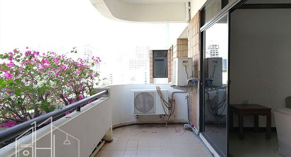 For rent 3 bedrooms condo in Watthana, Bangkok