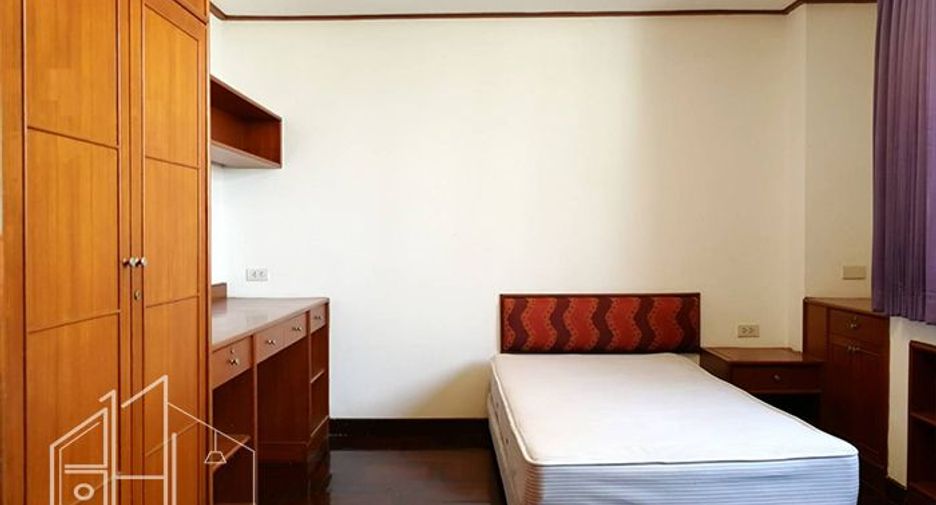 For rent 3 bedrooms condo in Watthana, Bangkok